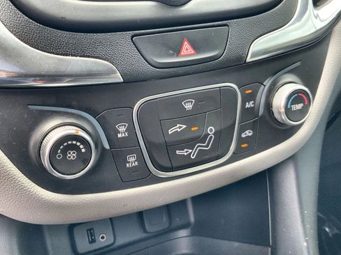 Used 2018 Chevrolet Equinox LS FWD image 16