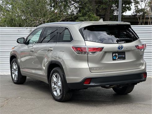 Used 2014 Toyota Highlander Limited Platinum AWD/4WD image 3