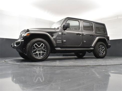 Used 2024 Jeep Wrangler Sahara w/ Technology Group image 21