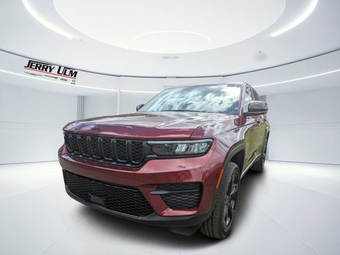 New 2025 Jeep Grand Cherokee Altitude image 6