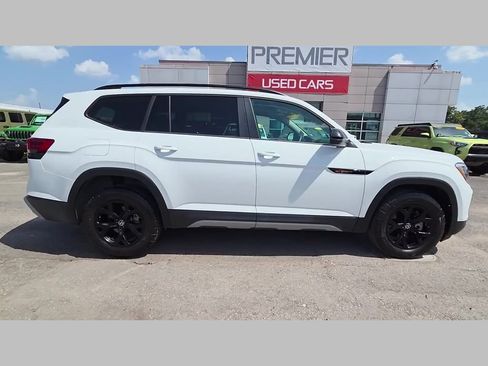 Used 2024 Volkswagen Atlas Peak Edition SE AWD/4WD image 40