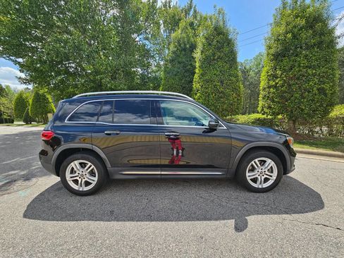 Used 2020 Mercedes-Benz GLB 250 w/ Premium Package image 6