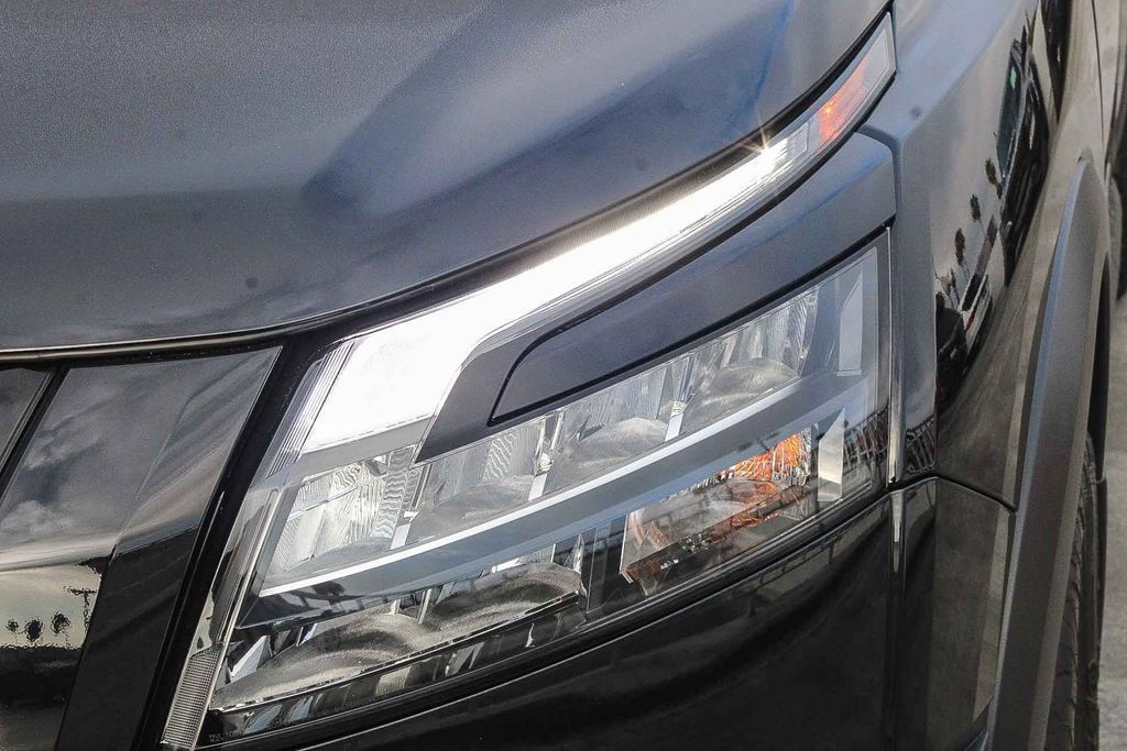 Used 2025 Nissan Pathfinder Rock Creek AWD/4WD image 5