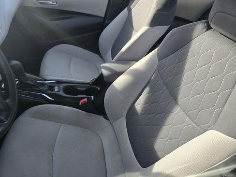 Used 2021 Toyota Corolla LE image 19