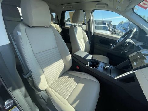 Used 2024 Land Rover Discovery Sport S image 31