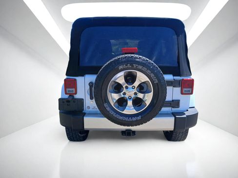 Used 2016 Jeep Wrangler Unlimited Sahara w/ Connectivity Group AWD/4WD image 6