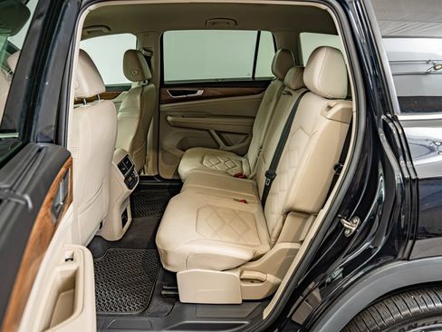 Used 2024 Volkswagen Atlas SE w/ Black Wheel Package FWD image 33