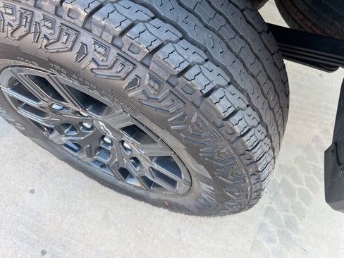 Used 2024 Chevrolet Colorado Trail Boss w/ Technology Package image 8