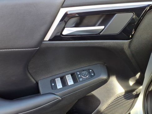 Used 2024 Mitsubishi Outlander SE image 14