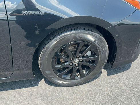 Certified 2022 Toyota Prius AWD image 6