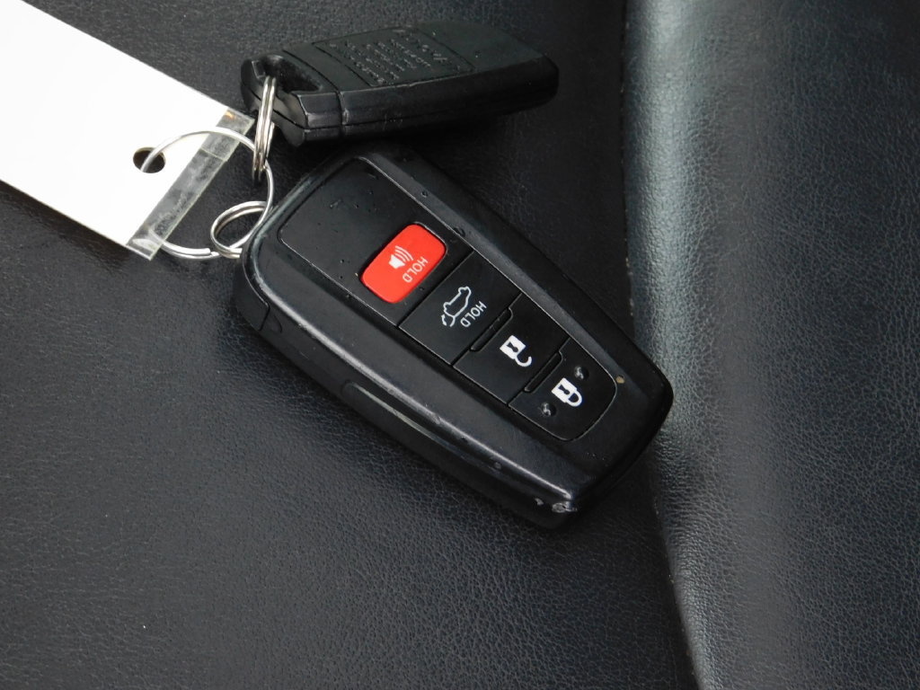 Used 2019 Toyota RAV4 XLE Premium w/ Cold Weather Package AWD/4WD image 32