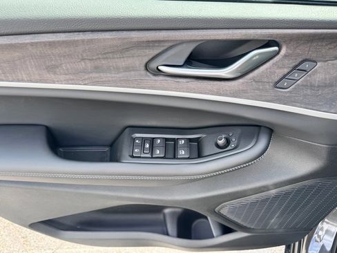 New 2026 Jeep Grand Cherokee L Limited w/ Limited Altitude Package AWD/4WD image 9