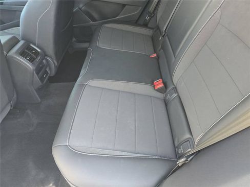 Used 2023 Volkswagen Taos SE w/ Panoramic Sunroof Package FWD image 8