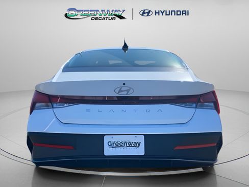 New 2026 Hyundai Elantra SE image 4