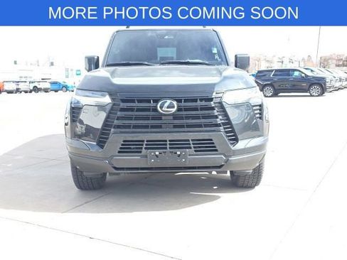 Used 2025 Lexus GX 550 w/ Accessory Package (2T) image 2