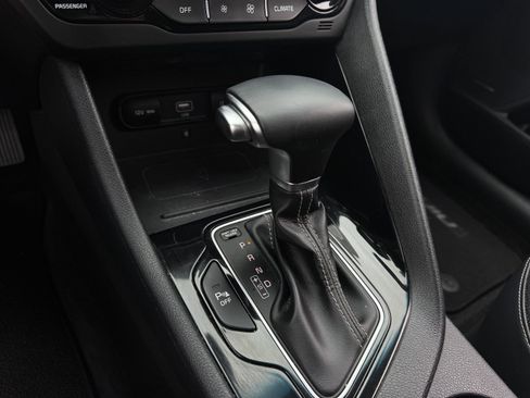 Used 2021 Kia Niro EX Premium FWD image 20