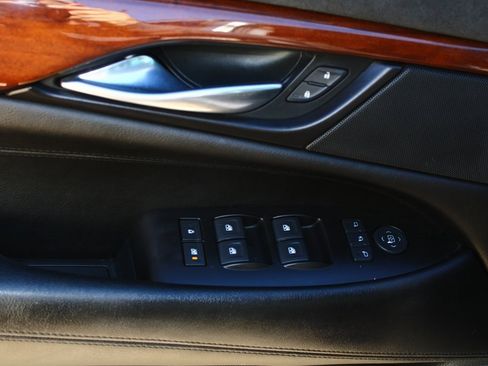 Used 2015 Cadillac Escalade Luxury image 13