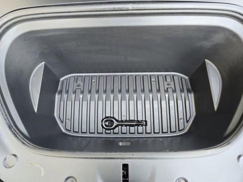 Used 2023 Tesla Model Y Long Range image 40