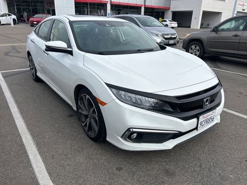 Used 2019 Honda Civic Touring image 1