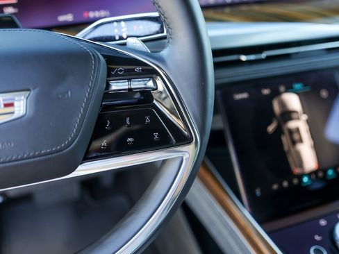 Certified 2025 Cadillac Escalade ESV Sport Platinum image 13