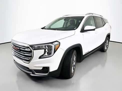 Used 2023 GMC Terrain SLT image 3