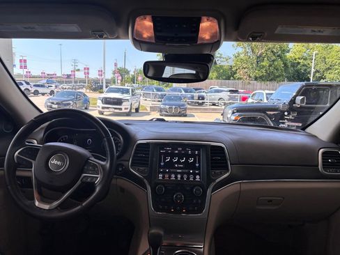 Used 2018 Jeep Grand Cherokee Overland RWD image 15