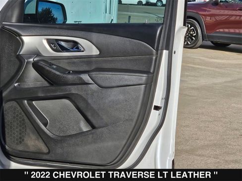 Used 2022 Chevrolet Traverse LT image 31