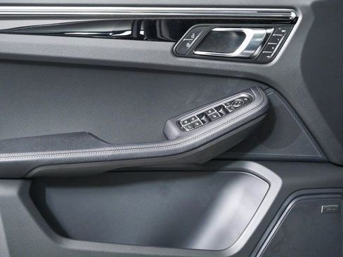 New 2026 Porsche Macan image 6