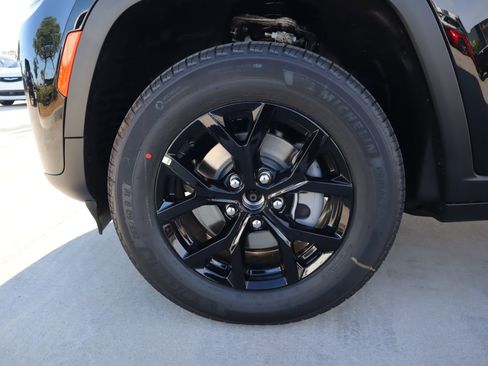 New 2026 Jeep Grand Cherokee Altitude AWD/4WD image 19
