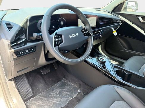 New 2025 Kia Niro Wind w/ Wind Preserve Package image 18