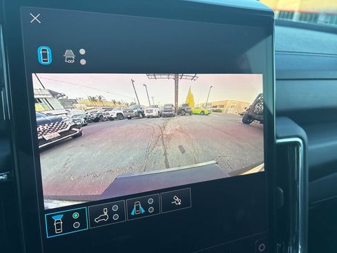 Used 2025 GMC Yukon XL Denali image 24