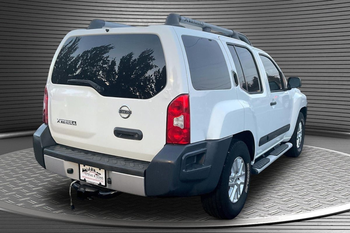 Used 2015 Nissan Xterra S RWD image 6