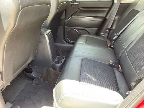 Used 2017 Jeep Compass Latitude FWD image 16