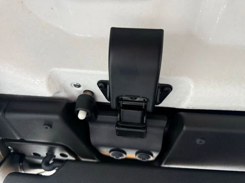 Used 2025 Jeep Wrangler Unlimited Sahara image 26