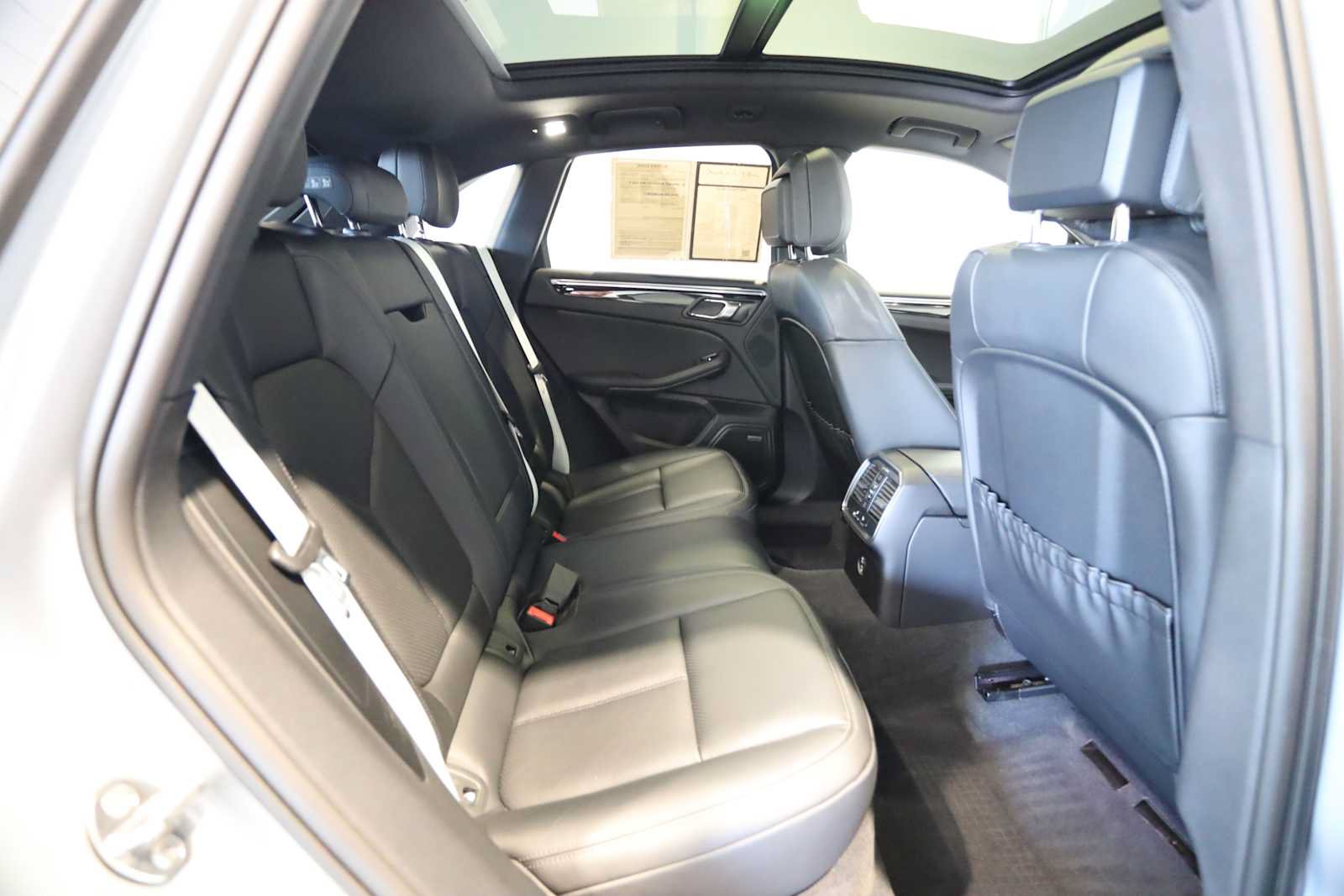Used 2025 Porsche Macan AWD/4WD image 13