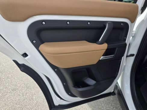 New 2026 Land Rover Defender 110 X-Dynamic SE AWD/4WD image 18