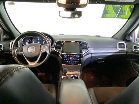 Used 2022 Jeep Grand Cherokee Laredo X image 12