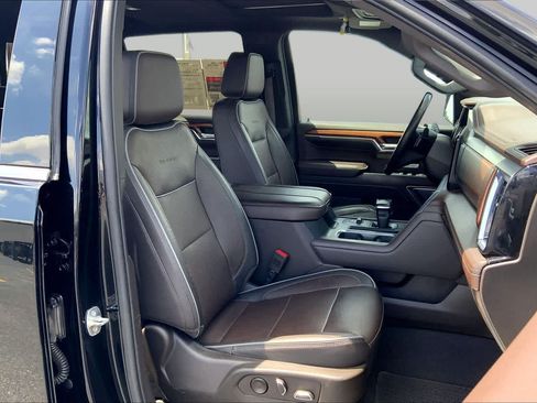 Used 2023 GMC Sierra 1500 Denali w/ Denali Reserve Package AWD/4WD image 9
