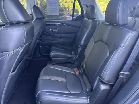 Used 2024 Honda Pilot Touring image 10