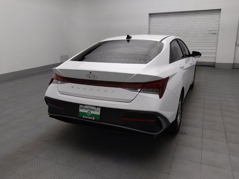 Used 2025 Hyundai Elantra SE FWD image 7