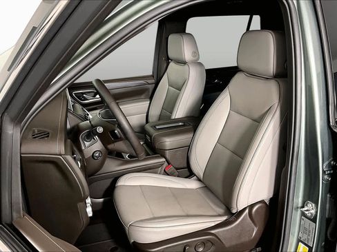 Used 2023 GMC Yukon SLT w/ SLT Luxury Package RWD image 7