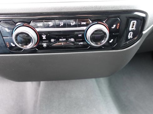 Used 2024 Chevrolet Silverado 1500 LT image 41