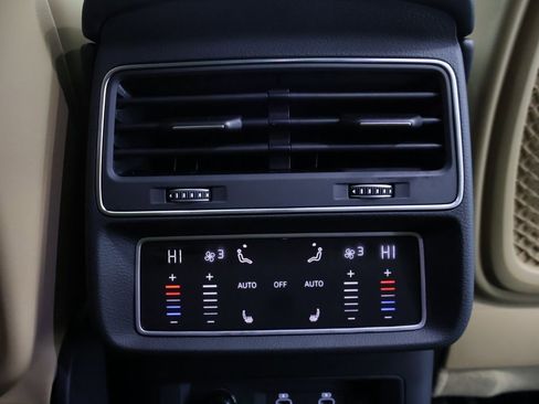 Used 2025 Audi Q7 3.0T Prestige image 25