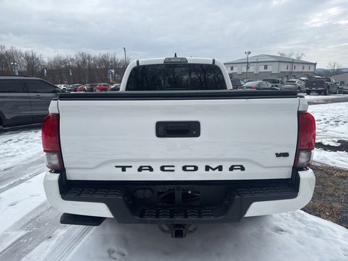 Used 2018 Toyota Tacoma TRD Sport image 7