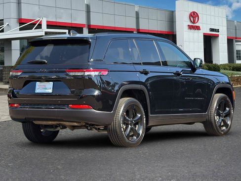 Used 2025 Jeep Grand Cherokee Altitude AWD/4WD image 4
