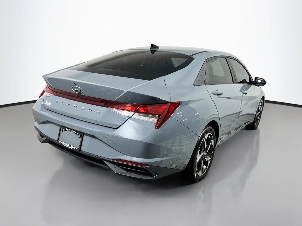 Used 2023 Hyundai Elantra SEL w/ Convenience Package FWD image 3
