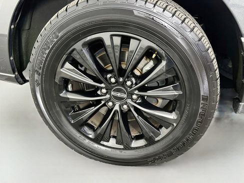 Used 2015 Lincoln Navigator 4WD image 34