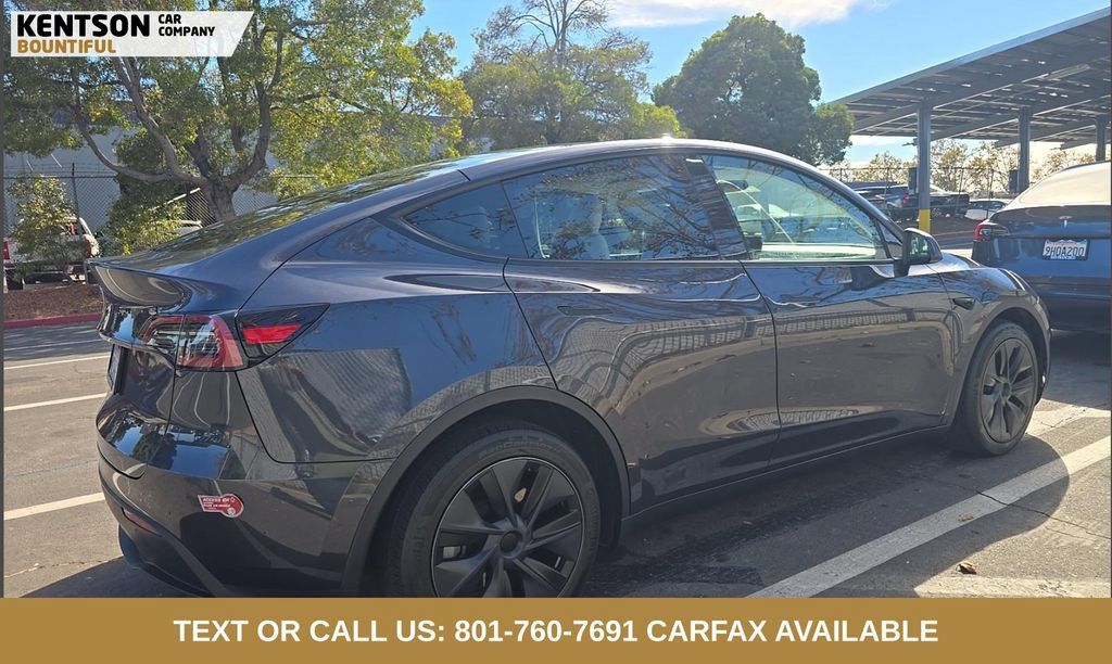 Used 2024 Tesla Model Y Long Range AWD/4WD image 3