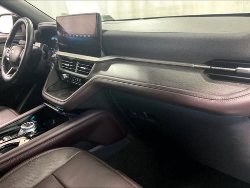Used 2025 Ford Explorer Platinum w/ LUX Leather Package image 14
