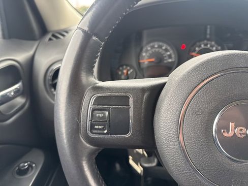 Used 2017 Jeep Patriot High Altitude image 19